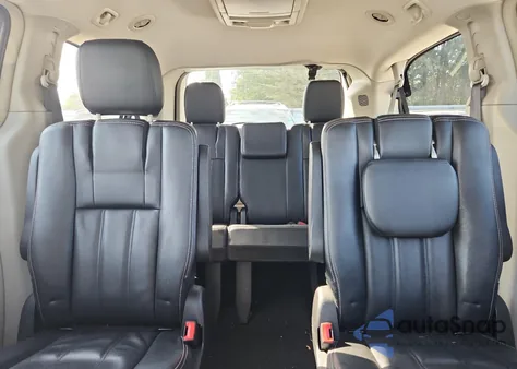 2016 Chrysler Town & Country Touring z USA, uszkodzony, nr VIN 2C4RC1BG5GR193552